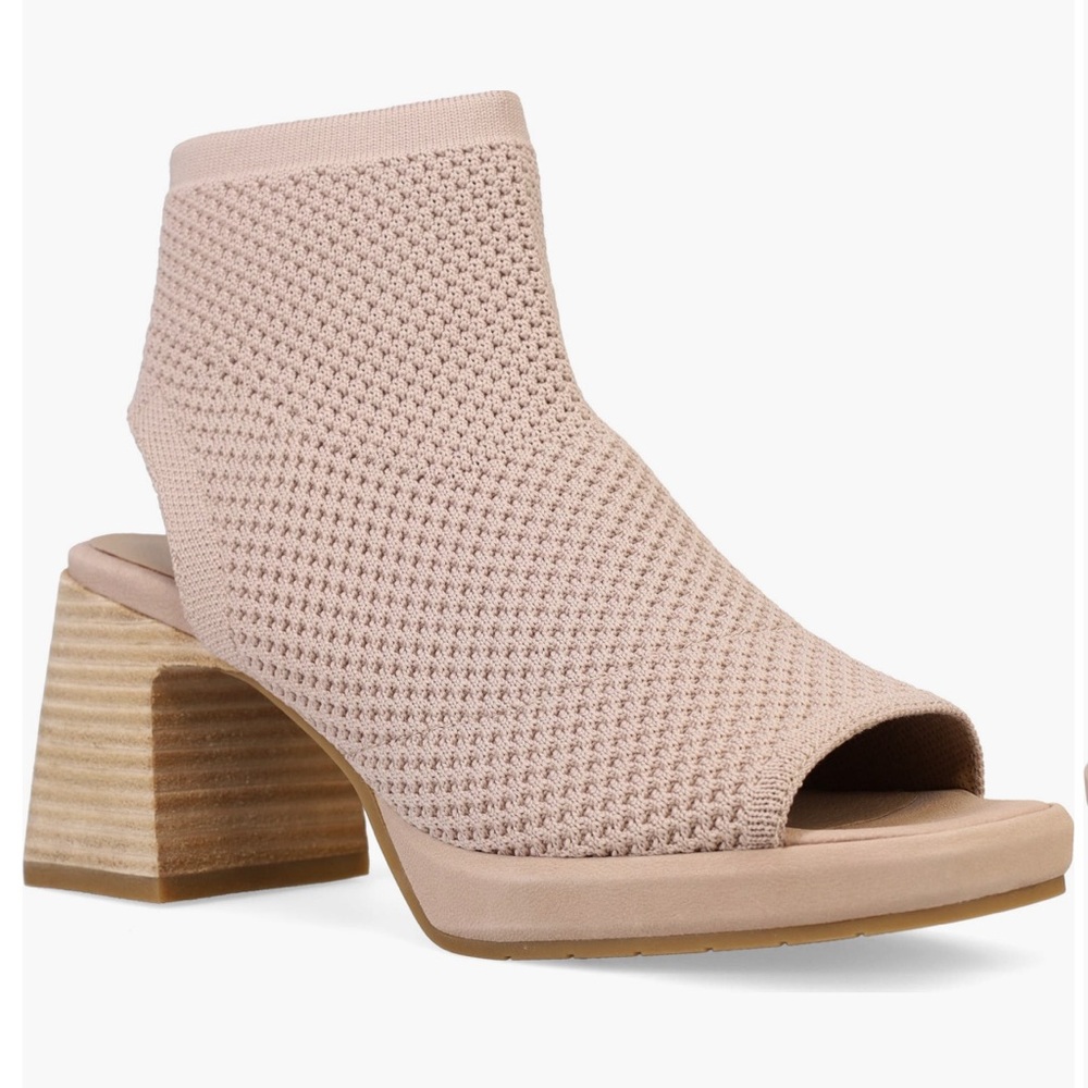 Eileen Fisher Blush Cutout Bootie Nib